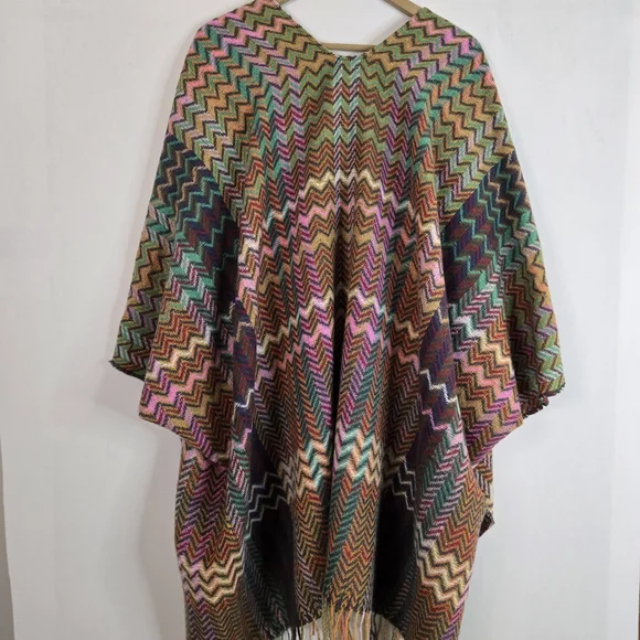 RIIQIICHY Women One-Size NWT Colorful Chevron Patterned Poncho - Picture 6 of 11